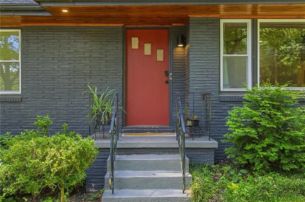 3 bedroom, 2 bathroom, 1,888 sq ft single family residence for sale at 1397 Skyhaven Road, Atlanta, GA 30316 — photo 4