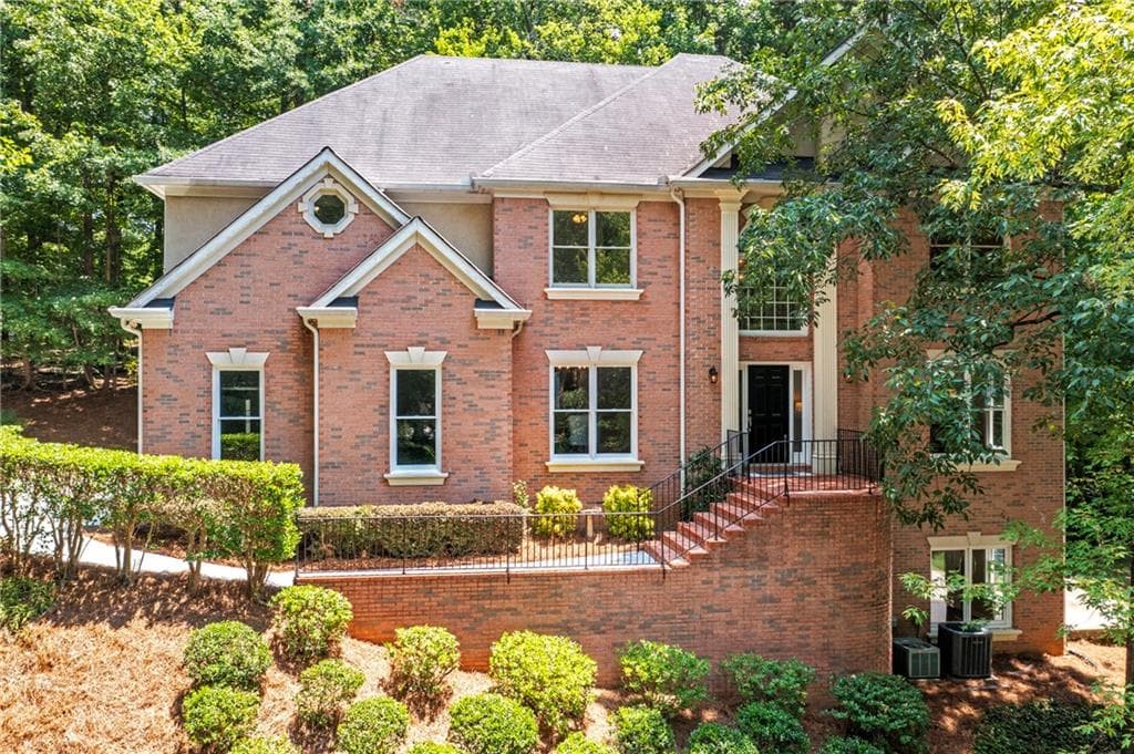 5 bedroom, 6 bathroom, 4,969 sq ft single family residence sold at 130 Seville Chase, Atlanta, GA 30328