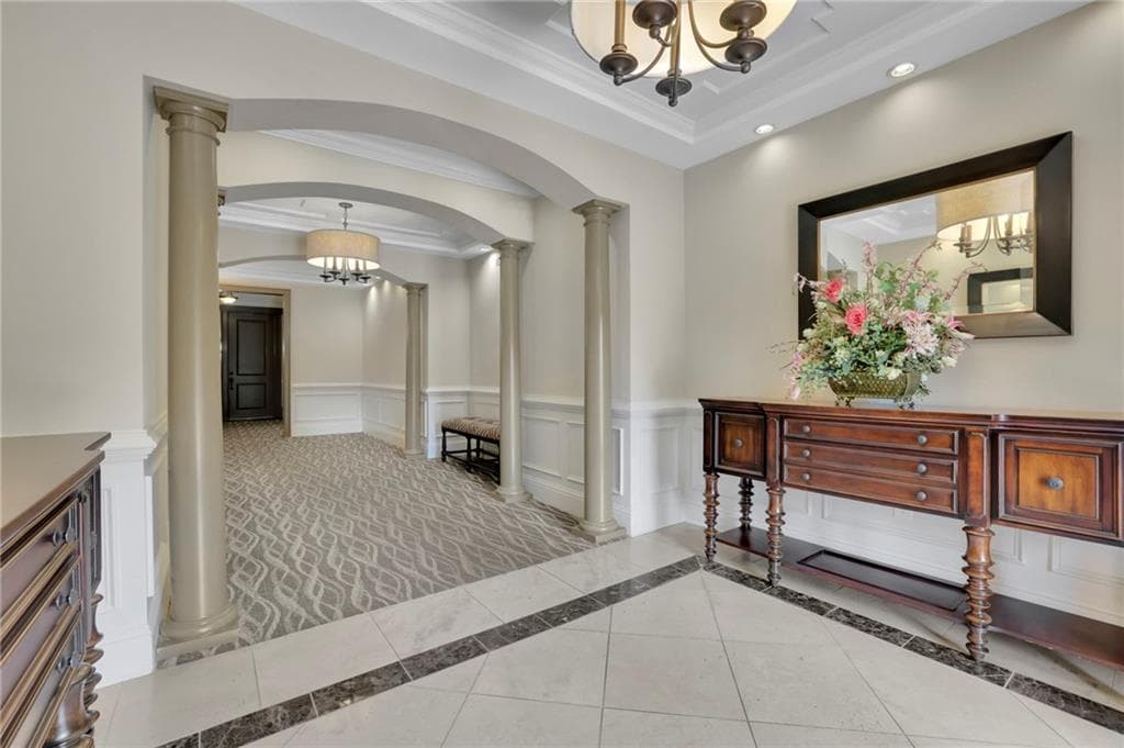1 bedroom, 1 bathroom, 950 sq ft condominium for sale at 2300 Peachford Road 4204, Atlanta, GA 30338 — photo 3