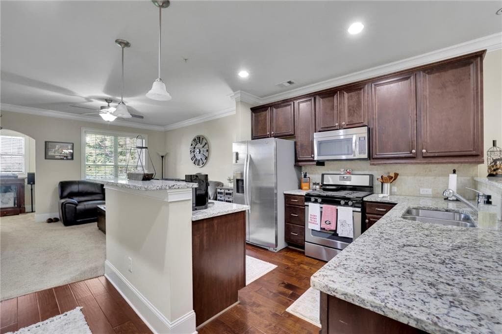 1 bedroom, 1 bathroom, 950 sq ft condominium for sale at 2300 Peachford Road 4204, Atlanta, GA 30338 — photo 7