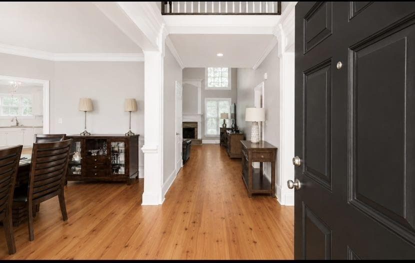 6 bedroom, 4 bathroom, 4,128 sq ft single family residence under contract at 5111 Cabot Creek Drive, Buford, GA 30518 — photo 2