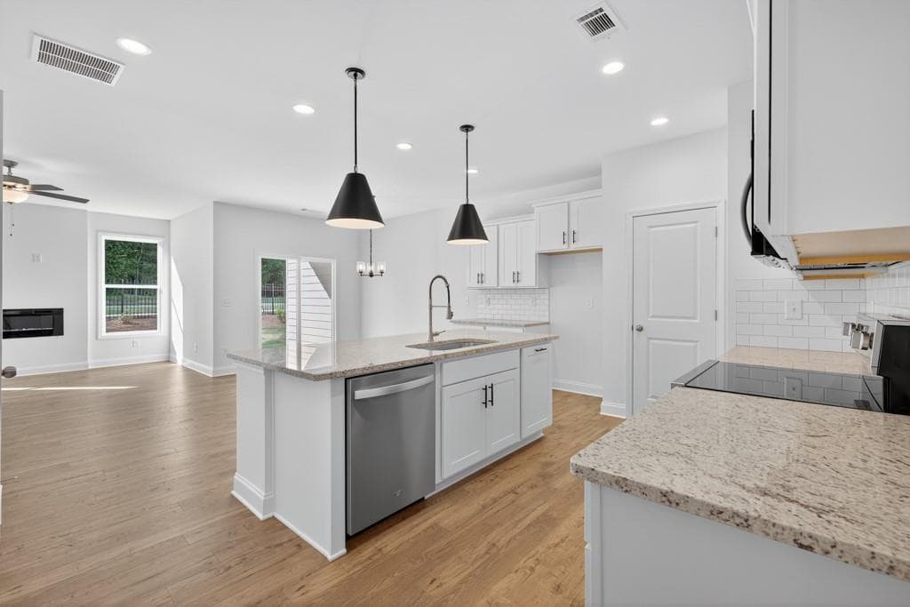 3 bedroom, 3 bathroom, 1,814 sq ft townhouse for sale at 145 Windsor Park Court, Jefferson, GA 30549 — photo 5