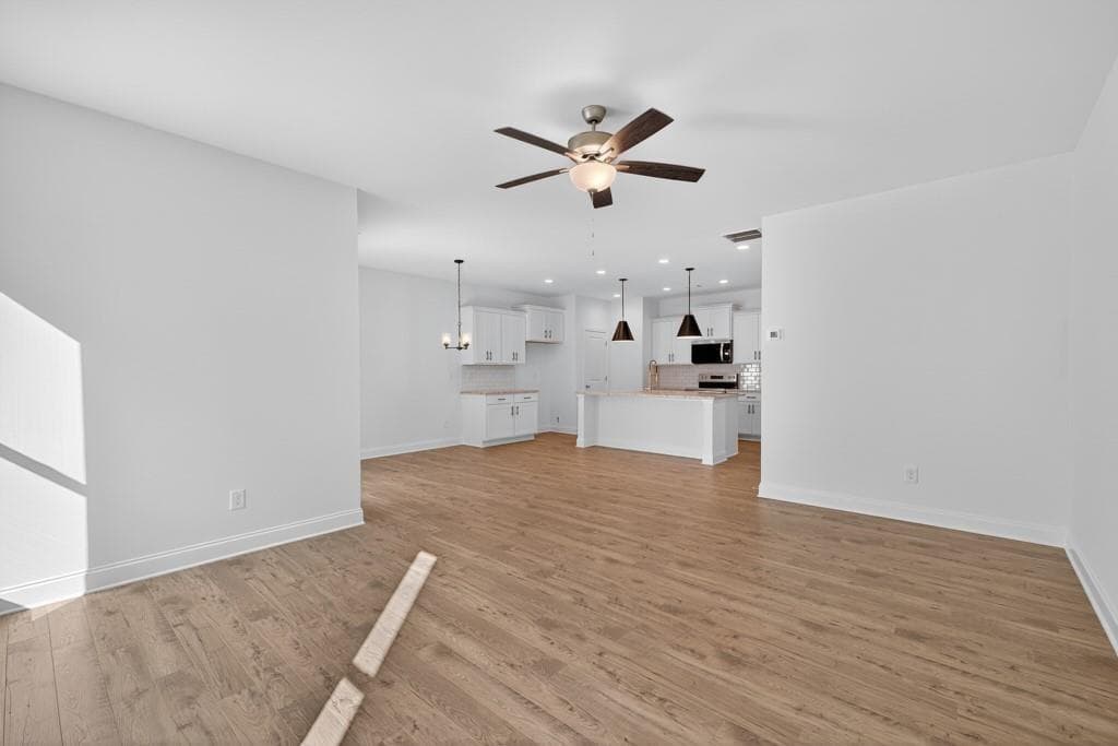 3 bedroom, 3 bathroom, 1,814 sq ft townhouse for sale at 145 Windsor Park Court, Jefferson, GA 30549 — photo 8