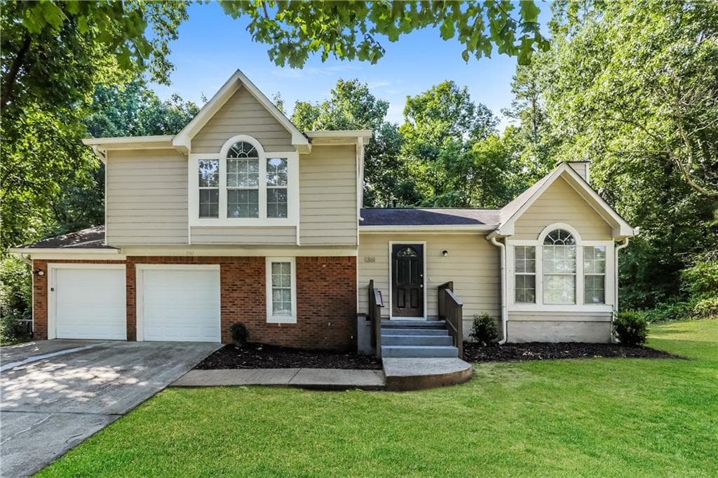 3 bedroom, 3 bathroom, 1,472 sq ft single family residence for sale at 1361 Wrens Court, Jonesboro, GA 30238 — photo 1 of 23