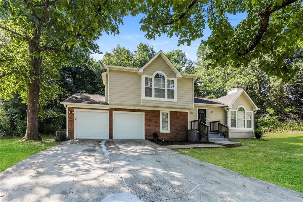 3 bedroom, 3 bathroom, 1,472 sq ft single family residence for sale at 1361 Wrens Court, Jonesboro, GA 30238 — photo 2