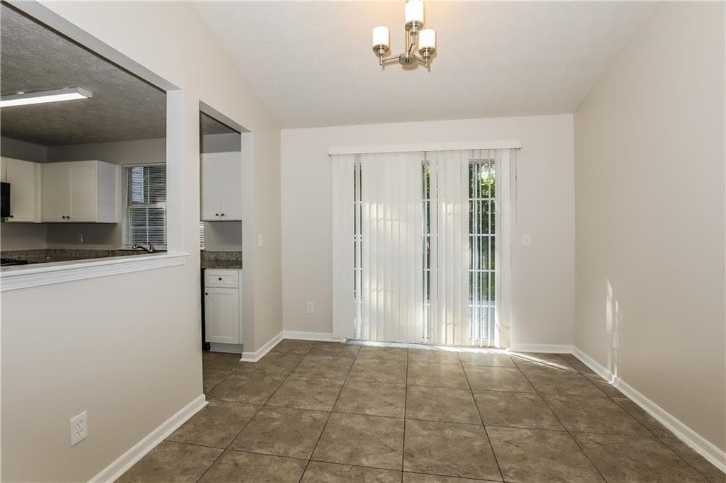 3 bedroom, 3 bathroom, 1,472 sq ft single family residence for sale at 1361 Wrens Court, Jonesboro, GA 30238 — photo 5