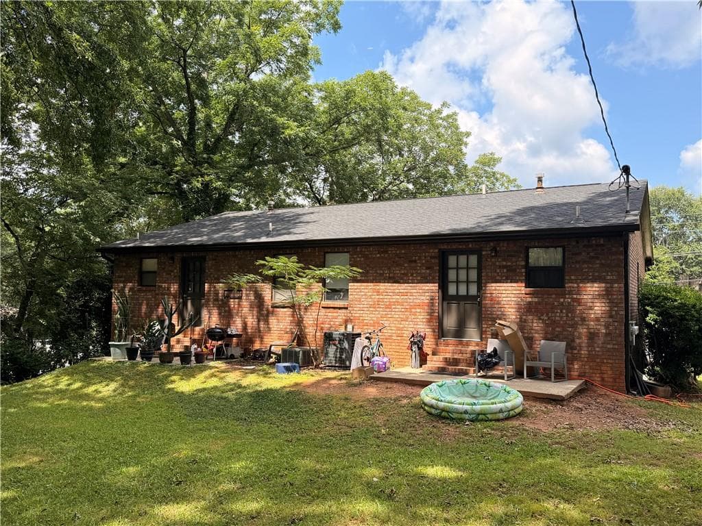 triplex under contract at 1532 Rosewood Circle, Marietta, GA 30067 — photo 3
