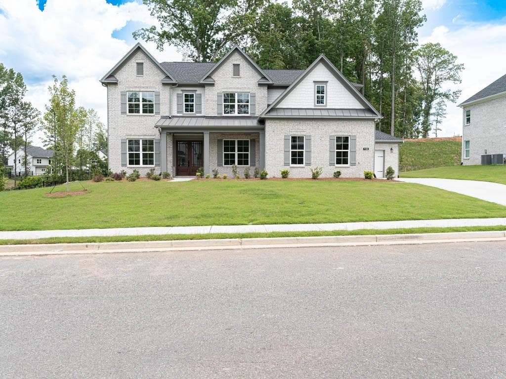 5 bedroom, 6 bathroom, 3,800 sq ft single family residence for sale at 7165 Cornflower Court, Cumming, GA 30040 — photo 3