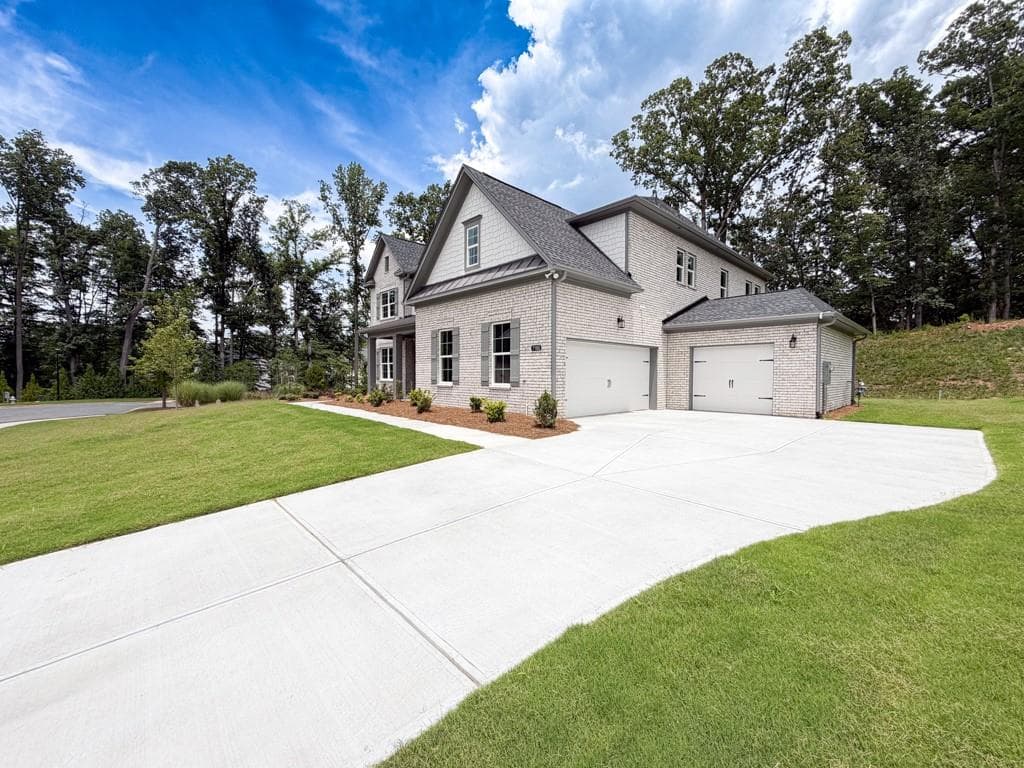 5 bedroom, 6 bathroom, 3,800 sq ft single family residence for sale at 7165 Cornflower Court, Cumming, GA 30040 — photo 4