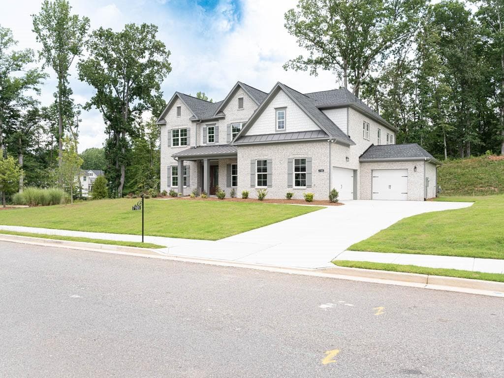 5 bedroom, 6 bathroom, 3,800 sq ft single family residence for sale at 7165 Cornflower Court, Cumming, GA 30040 — photo 5