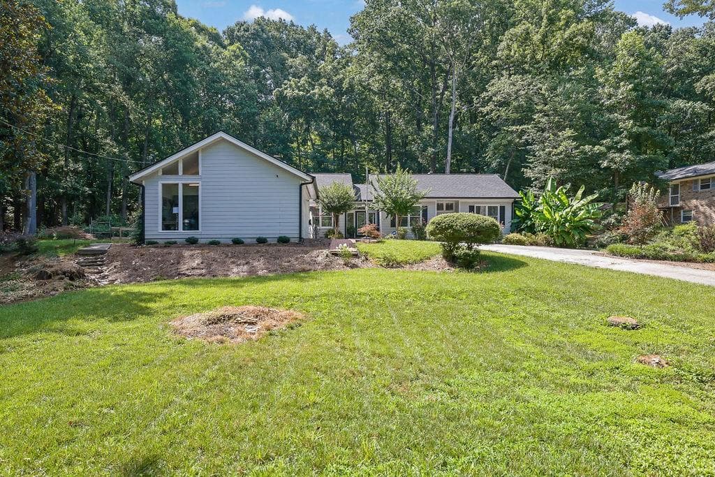3 bedroom, 3 bathroom, 2,067 sq ft single family residence for sale at 1980 Westwood Circle, Smyrna, GA 30080 — photo 5