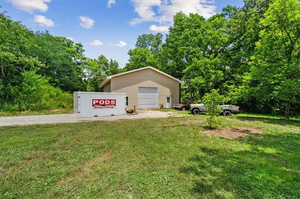 3 bedroom, 2 bathroom, 1,704 sq ft single family residence for sale at 3891 Brown Bridge Road, Dalton, GA 30721 — photo 4
