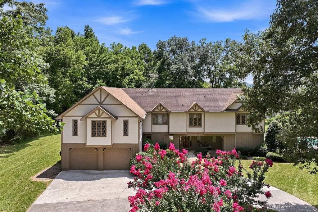 5 bedroom, 5 bathroom, 4,280 sq ft single family residence for sale at 3421 Chestatee Road, Gainesville, GA 30506 — photo 4