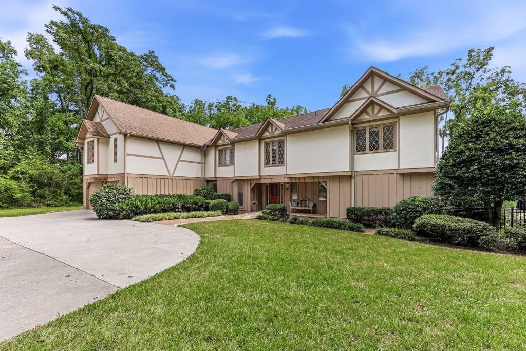 5 bedroom, 5 bathroom, 4,280 sq ft single family residence for sale at 3421 Chestatee Road, Gainesville, GA 30506 — photo 5
