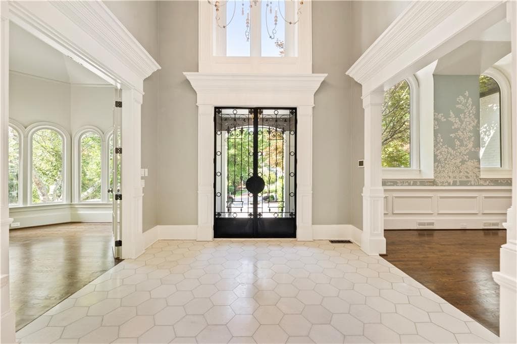 5 bedroom, 7 bathroom, 9,300 sq ft single family residence for sale at 80 Club Court, Alpharetta, GA 30005 — photo 6