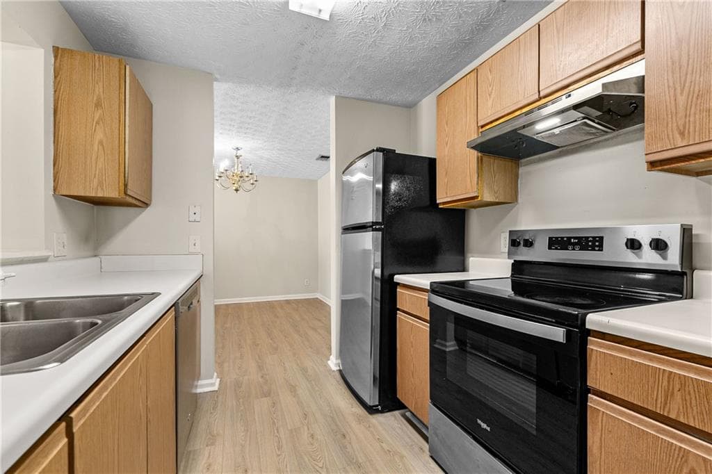 3 bedroom, 2 bathroom, 1,292 sq ft condominium for sale at 1202 Fairington Village Drive, Lithonia, GA 30038 — photo 2