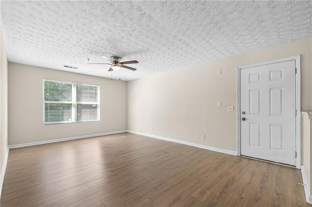 3 bedroom, 2 bathroom, 1,292 sq ft condominium for sale at 1202 Fairington Village Drive, Lithonia, GA 30038 — photo 4