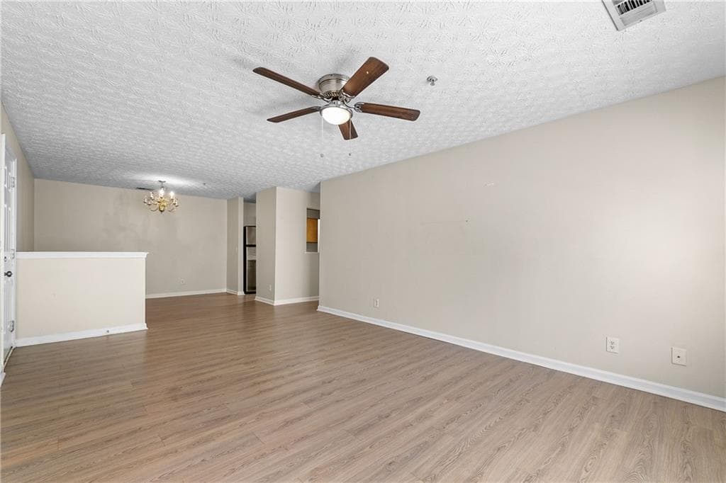 3 bedroom, 2 bathroom, 1,292 sq ft condominium for sale at 1202 Fairington Village Drive, Lithonia, GA 30038 — photo 5