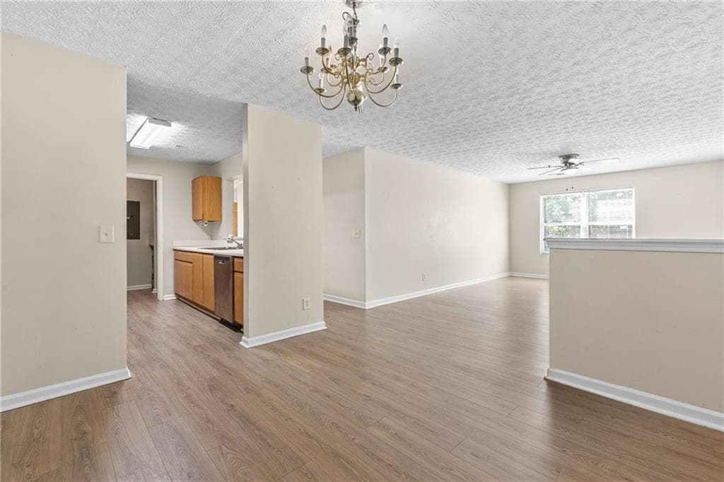 3 bedroom, 2 bathroom, 1,292 sq ft condominium for sale at 1202 Fairington Village Drive, Lithonia, GA 30038 — photo 6
