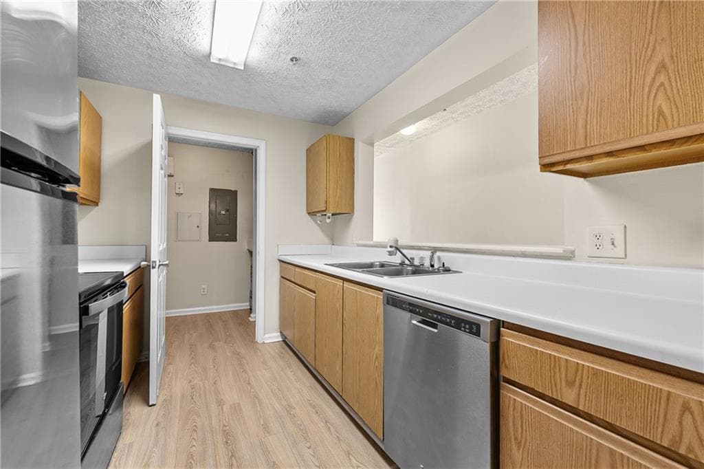 3 bedroom, 2 bathroom, 1,292 sq ft condominium for sale at 1202 Fairington Village Drive, Lithonia, GA 30038 — photo 7