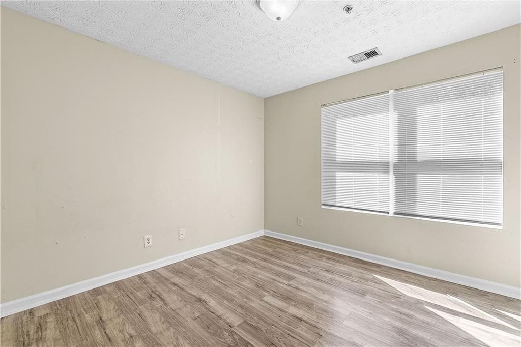 3 bedroom, 2 bathroom, 1,292 sq ft condominium for sale at 1202 Fairington Village Drive, Lithonia, GA 30038 — photo 10