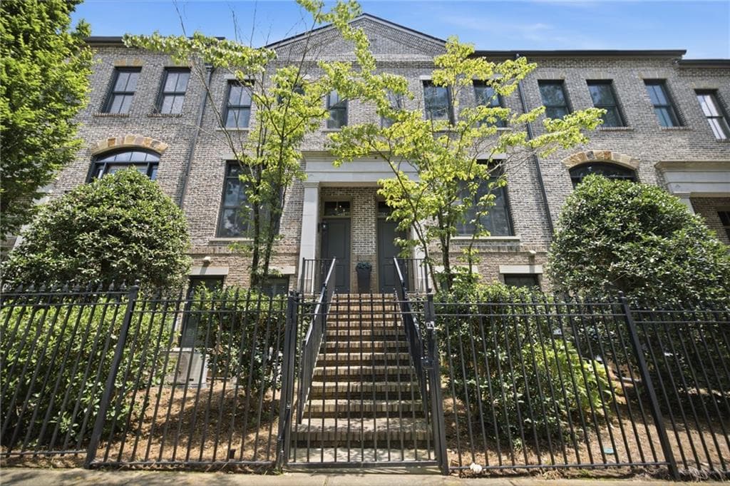 3 bedroom, 4 bathroom, 2,052 sq ft townhouse for sale at 69 Honour Avenue, Atlanta, GA 30305 — photo 1 of 27