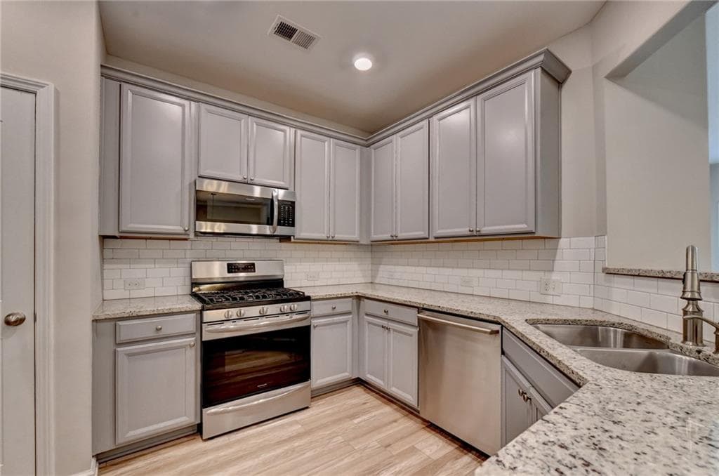 4 bedroom, 4 bathroom, 2,760 sq ft townhouse for sale at 1246 Foxcroft Lane, Cumming, GA 30041 — photo 6