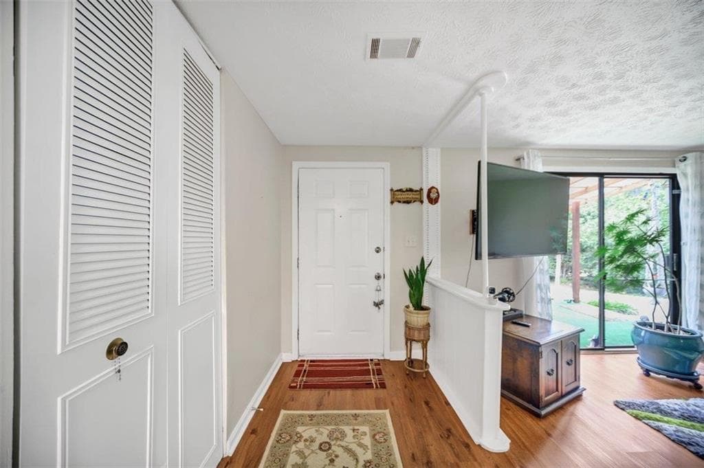 3 bedroom, 2 bathroom, 1,040 sq ft single family residence for sale at 3184 Newcastle Way, Snellville, GA 30039 — photo 6