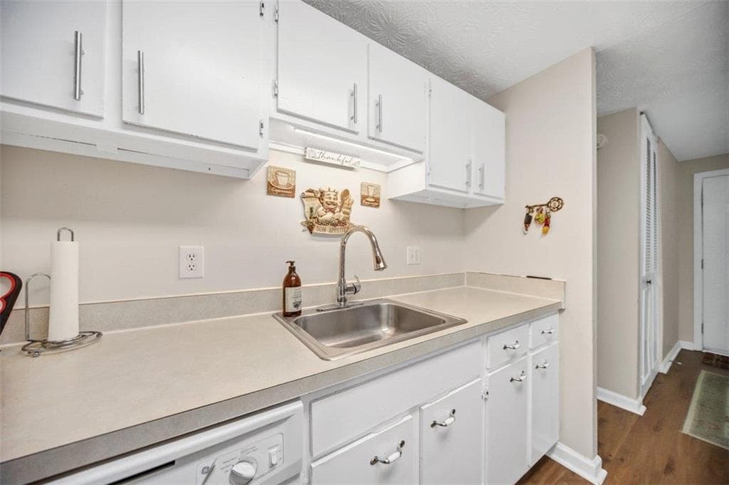 3 bedroom, 2 bathroom, 1,040 sq ft single family residence for sale at 3184 Newcastle Way, Snellville, GA 30039 — photo 10