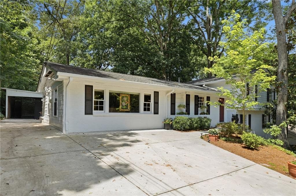 4 bedroom, 2 bathroom, 2,337 sq ft single family residence for sale at 2360 Honeysuckle Lane, Smyrna, GA 30080 — photo 3