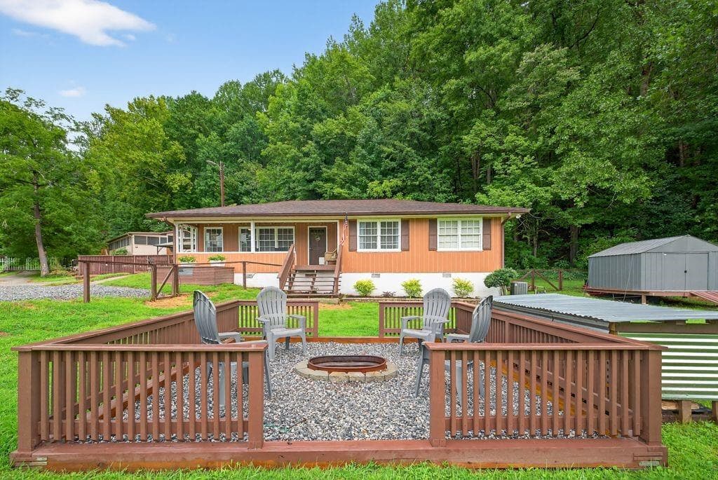 3 bedroom, 1 bathroom, 1,344 sq ft single family residence under contract at 8 Taylor Road, Helen, GA 30545 — photo 3