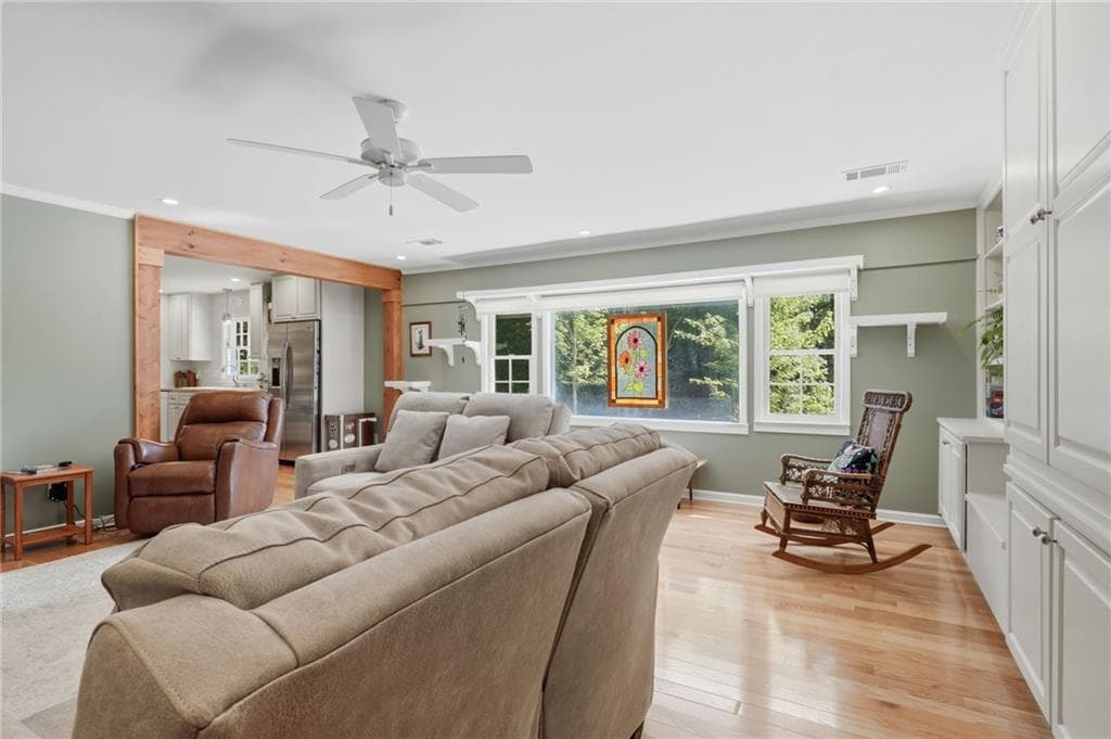 4 bedroom, 2 bathroom, 2,337 sq ft single family residence for sale at 2360 Honeysuckle Lane, Smyrna, GA 30080 — photo 9