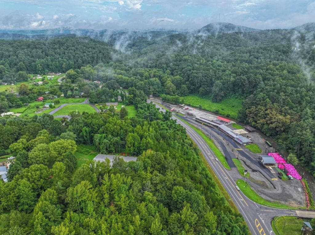 3 bedroom, 1 bathroom, 1,344 sq ft single family residence under contract at 8 Taylor Road, Helen, GA 30545 — photo 7