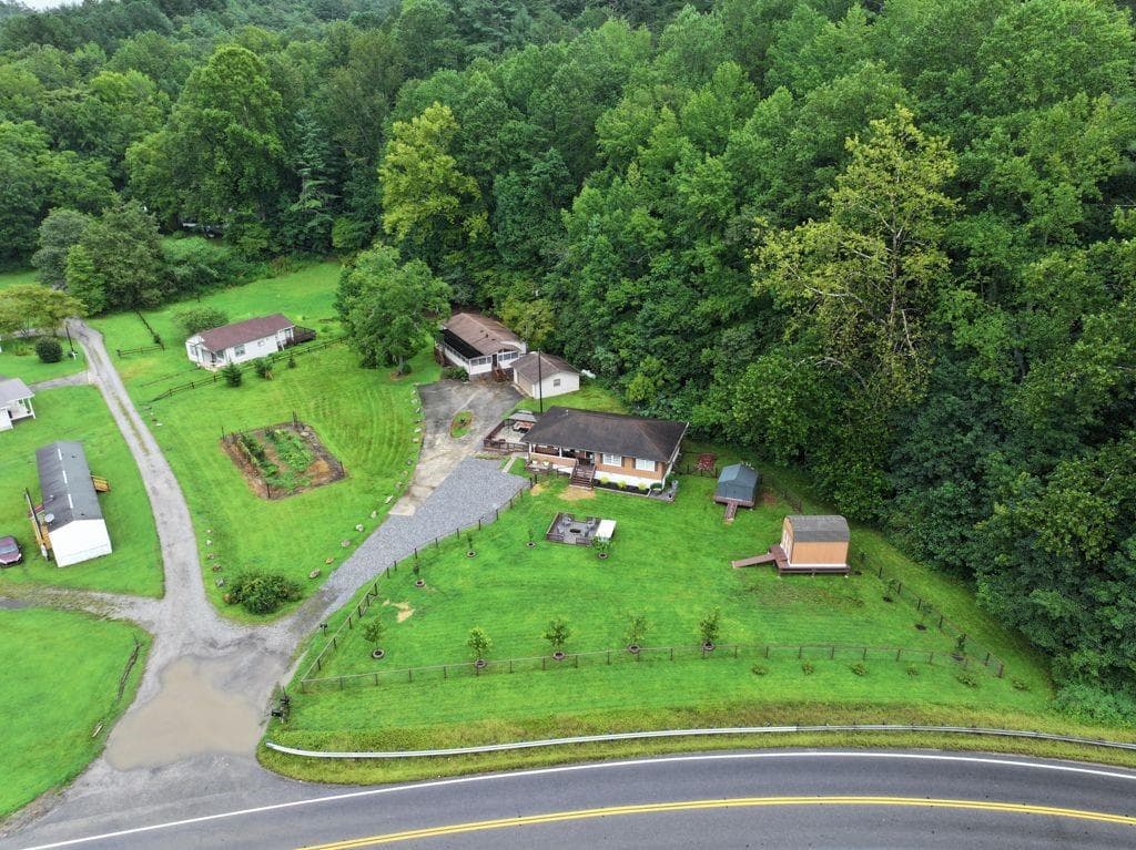 3 bedroom, 1 bathroom, 1,344 sq ft single family residence under contract at 8 Taylor Road, Helen, GA 30545 — photo 10