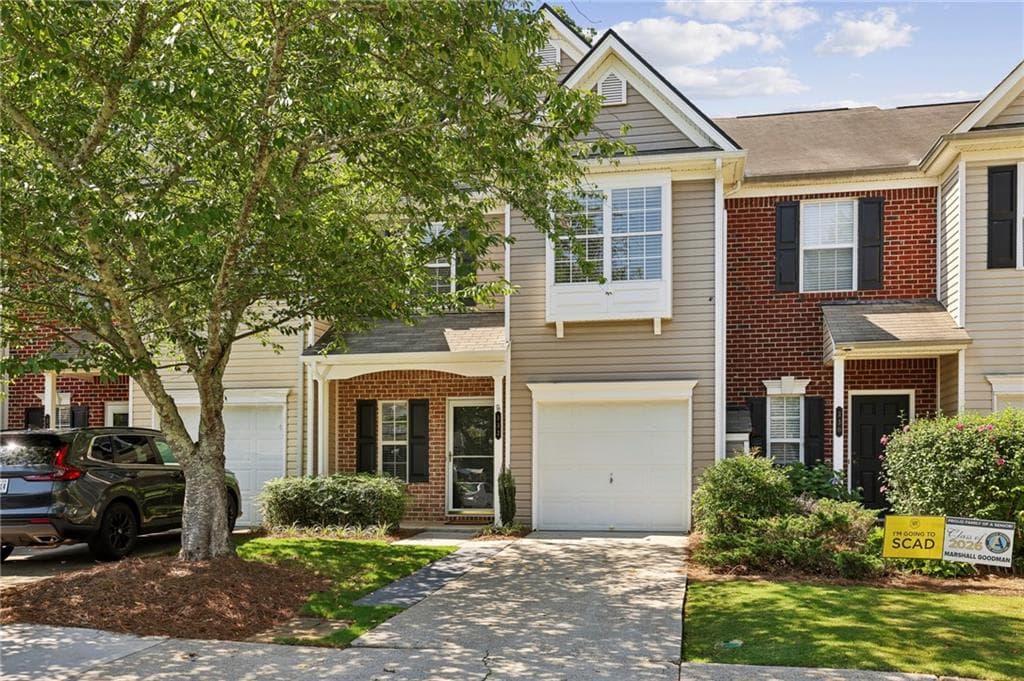 3 bedroom, 3 bathroom, 1,639 sq ft townhouse for sale at 332 Azalea Circle, Cumming, GA 30040 — photo 1 of 41