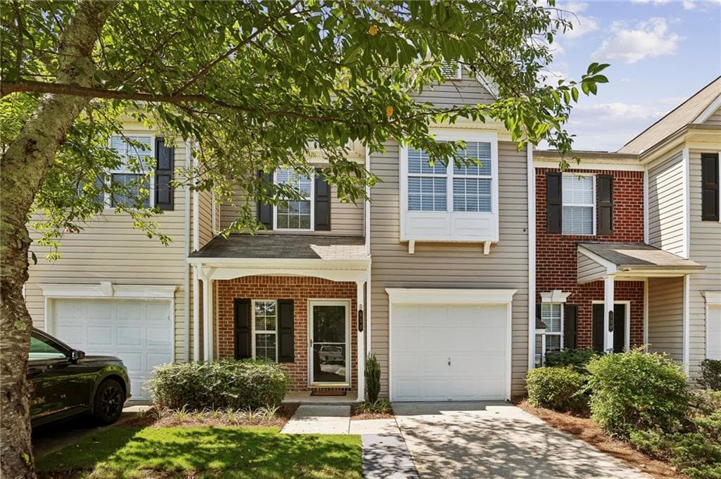 3 bedroom, 3 bathroom, 1,639 sq ft townhouse for sale at 332 Azalea Circle, Cumming, GA 30040 — photo 2