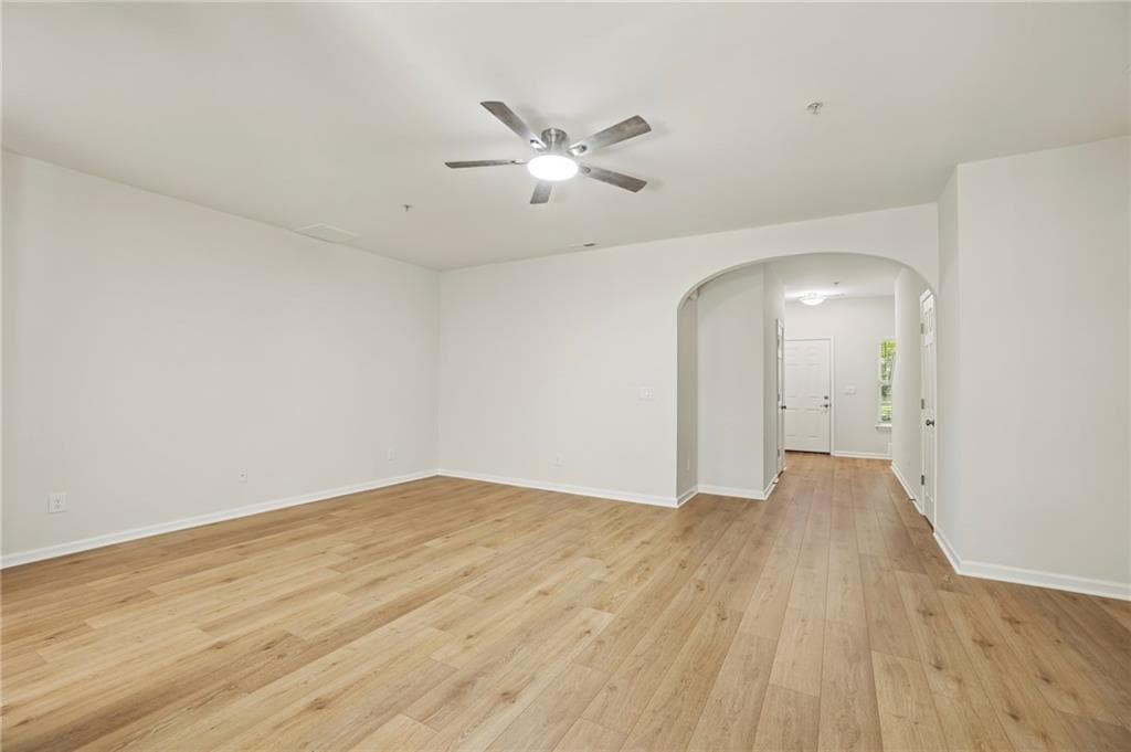 3 bedroom, 3 bathroom, 1,639 sq ft townhouse for sale at 332 Azalea Circle, Cumming, GA 30040 — photo 9