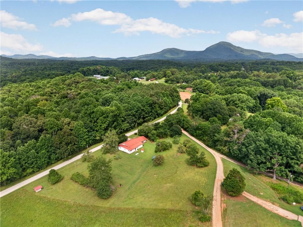 3 bedroom, 3 bathroom, 2,028 sq ft single family residence under contract at 247 Amys Ford Trail, Cleveland, GA 30528 — photo 2