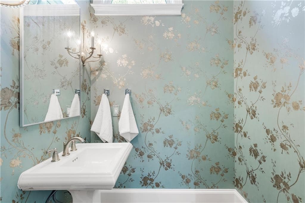 5 bedroom, 7 bathroom, 9,300 sq ft single family residence for sale at 80 Club Court, Alpharetta, GA 30005 — photo 9