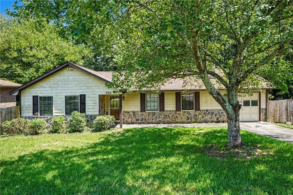 3 bedroom, 3 bathroom, 1,364 sq ft single family residence for sale at 3011 Menlo Park Drive, Rex, GA 30273