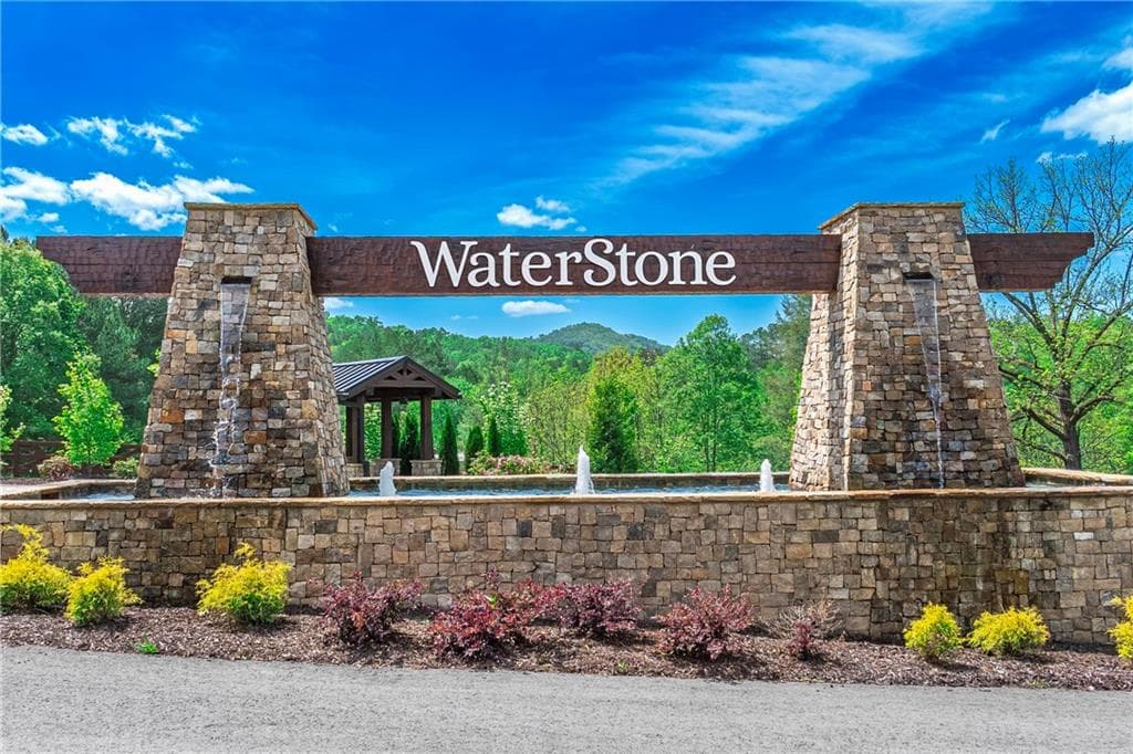 4 bedroom, 4 bathroom, 3,400 sq ft single family residence for sale at 42 Waterstone Way, Mineral Bluff, GA 30559 — photo 3
