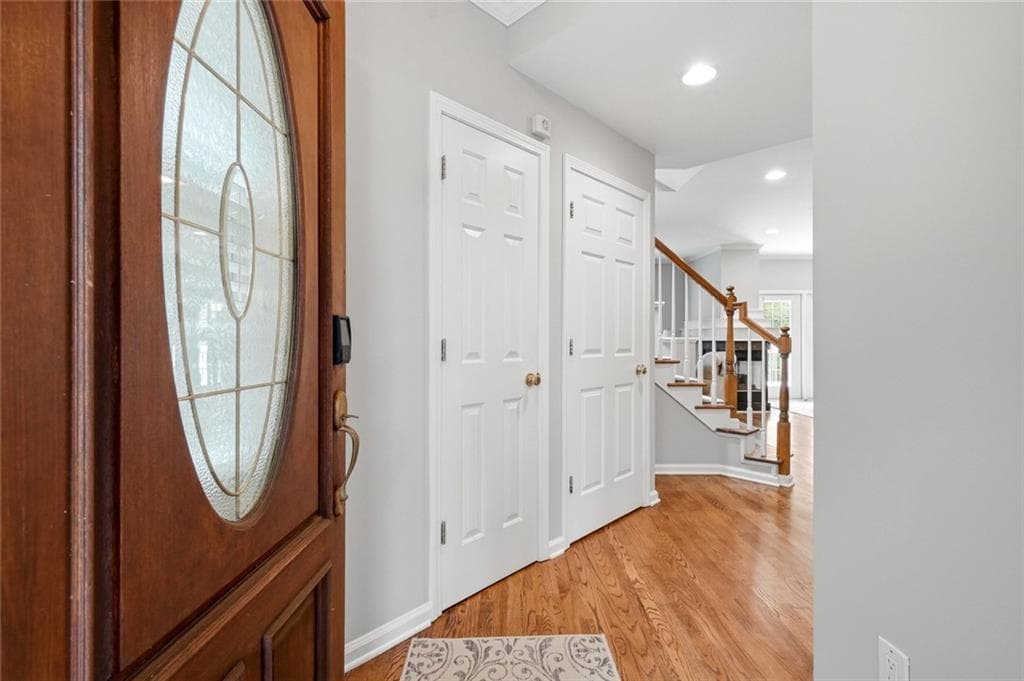 3 bedroom, 4 bathroom, 2,640 sq ft townhouse under contract at 43 Hall Manor, Alpharetta, GA 30022 — photo 2