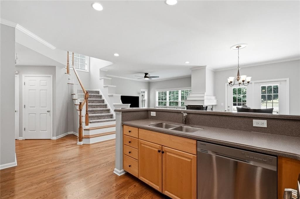 3 bedroom, 4 bathroom, 2,640 sq ft townhouse under contract at 43 Hall Manor, Alpharetta, GA 30022 — photo 7