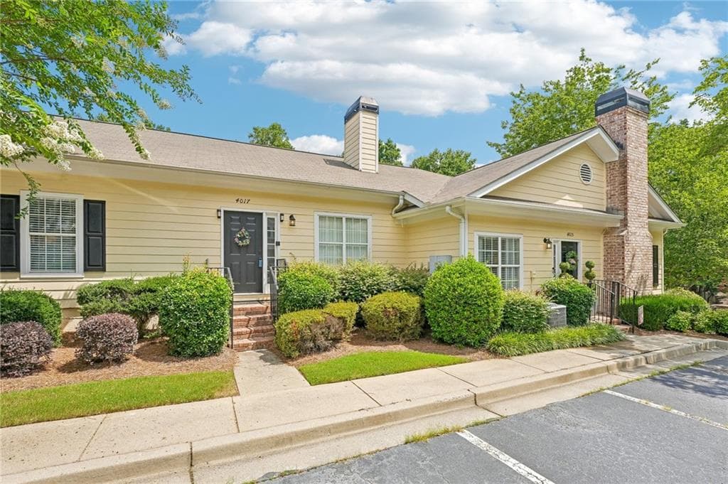 2 bedroom, 2 bathroom, 1,426 sq ft condominium for sale at 4017 Steeplechase, Alpharetta, GA 30004 — photo 1 of 16