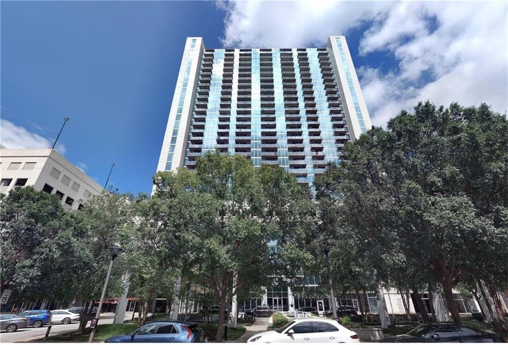 1 bedroom, 1 bathroom, 736 sq ft condominium for rent at 3324 Peachtree Road 2213, Atlanta, GA 30326 for $2,050 a month — photo 1 of 41