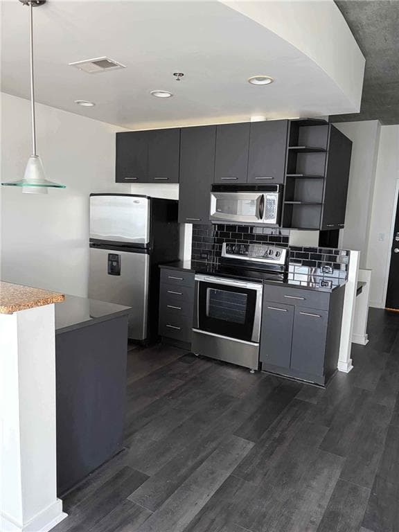 1 bedroom, 1 bathroom, 736 sq ft condominium for rent at 3324 Peachtree Road 2213, Atlanta, GA 30326 for $2,050 a month — photo 2