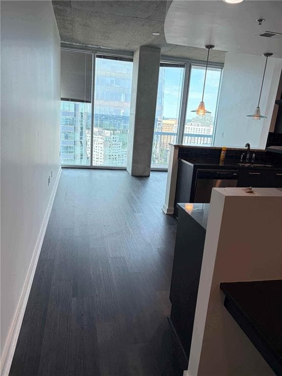 1 bedroom, 1 bathroom, 736 sq ft condominium for rent at 3324 Peachtree Road 2213, Atlanta, GA 30326 for $2,050 a month — photo 4