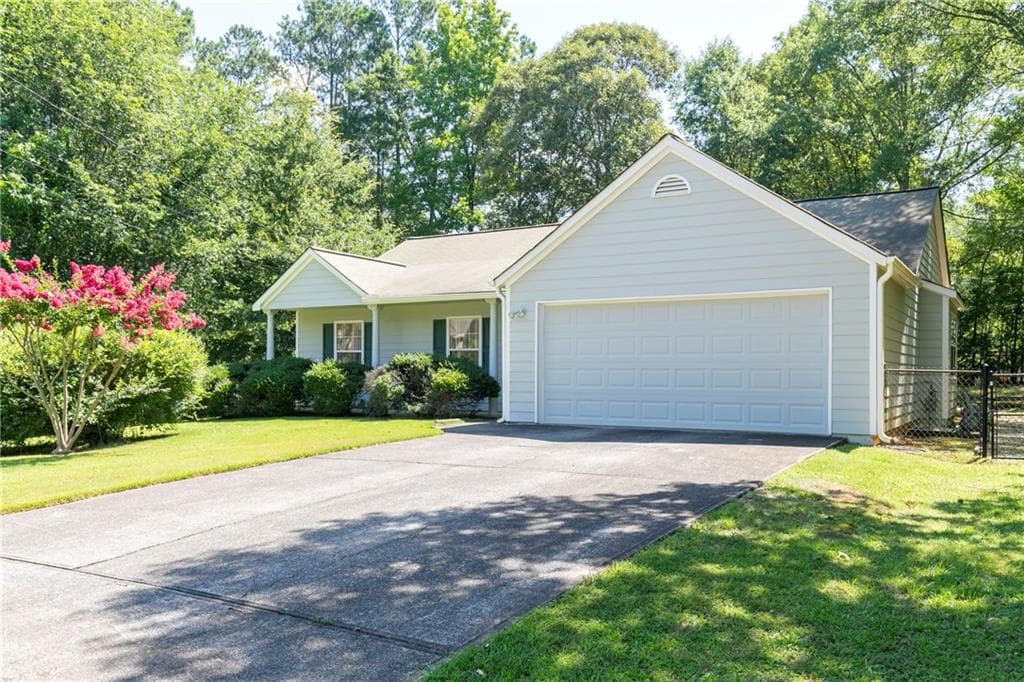 3 bedroom, 2 bathroom, 1,400 sq ft single family residence for sale at 5021 River Rock Way, Woodstock, GA 30188