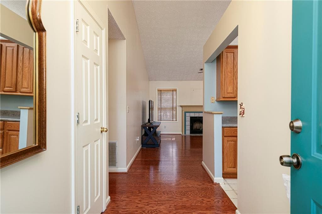 3 bedroom, 2 bathroom, 1,400 sq ft single family residence for sale at 5021 River Rock Way, Woodstock, GA 30188 — photo 5