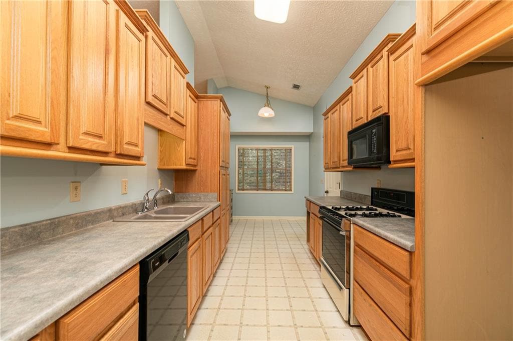3 bedroom, 2 bathroom, 1,400 sq ft single family residence for sale at 5021 River Rock Way, Woodstock, GA 30188 — photo 7